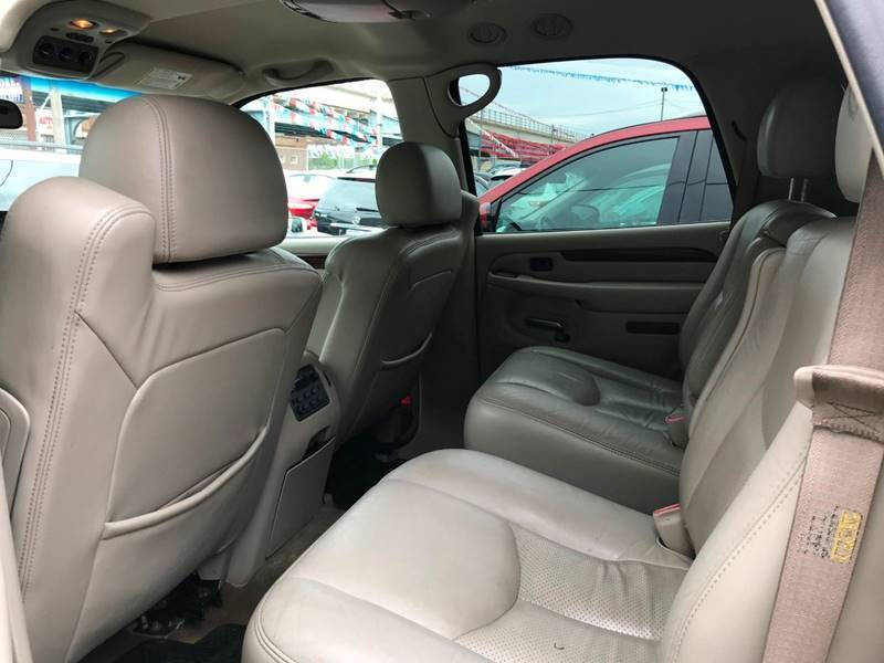 2004 Cadillac Escalade