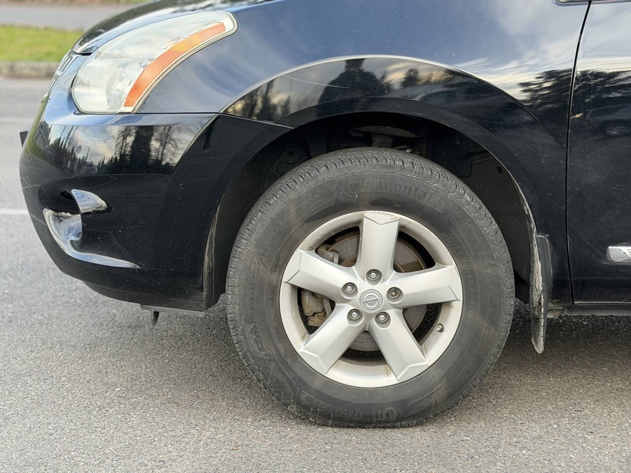 Black 2013 Nissan Rogue S S 4dr Crossover 12