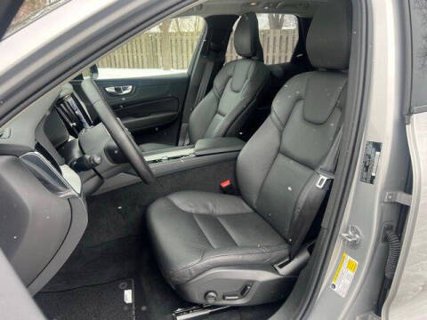 2025 Volvo XC60 B5 Plus Dark Theme