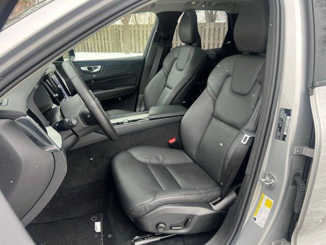 2025 Volvo XC60 B5 Plus Dark Theme