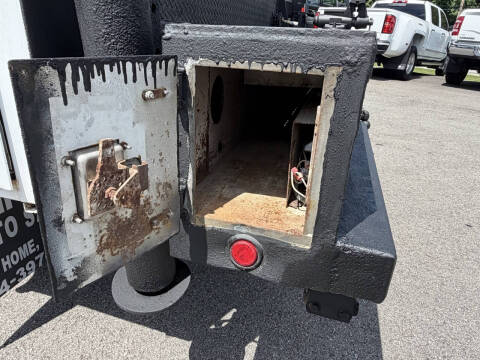 2001 Peterbilt 330