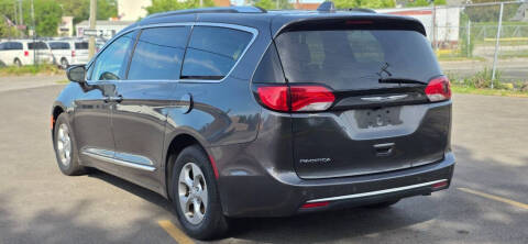 2017 Chrysler Pacifica Touring-L Plus