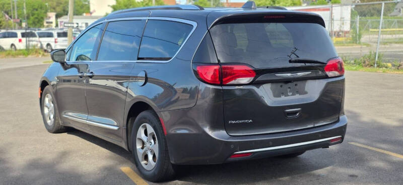 2017 Chrysler Pacifica Touring-L Plus