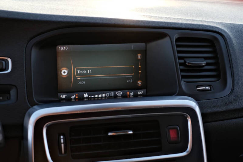 2015 Volvo V60 T5 Drive-E Premier Plus