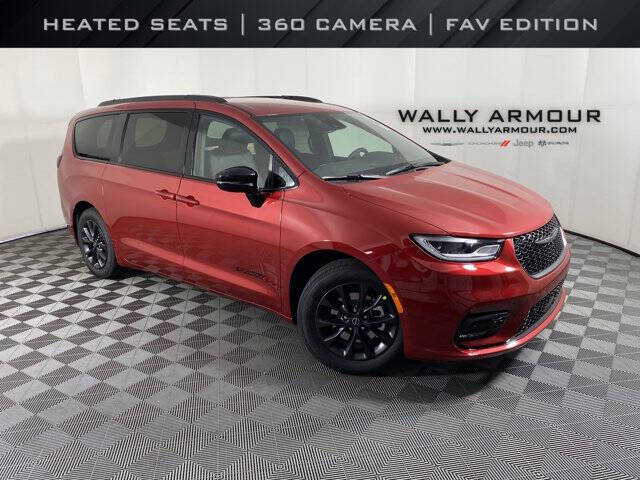 2025 Chrysler Pacifica Select's photo