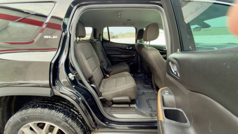 2017 GMC Acadia SLE-2