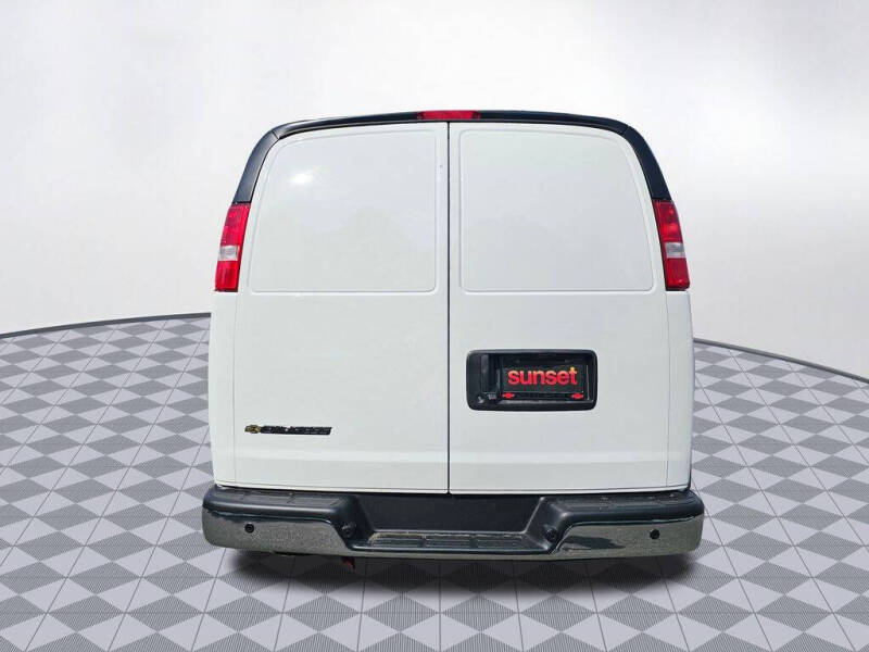 2025 Chevrolet Express 2500