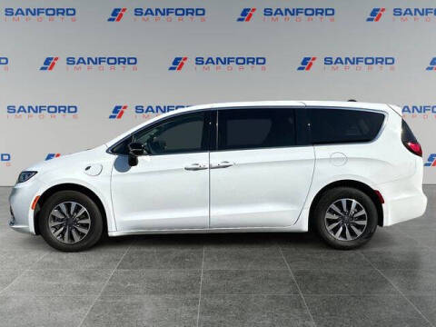 2024 Chrysler Pacifica Plug-In Hybrid Select