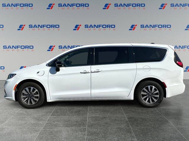 2024 Chrysler Pacifica Plug-In Hybrid Select