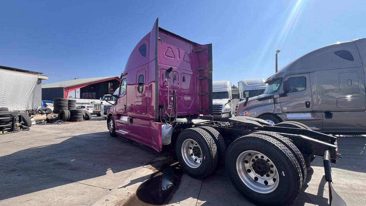 2019 Freightliner Cascadia for sale at KING TRUCK TRAILER SALES in Bakersfield, CA