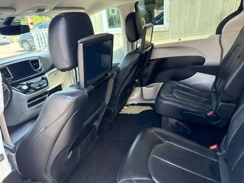 2017 Chrysler Pacifica Touring-L Plus