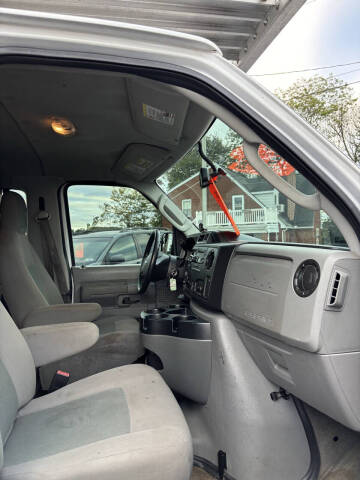 2014 Ford E-Series E-350 SD XLT