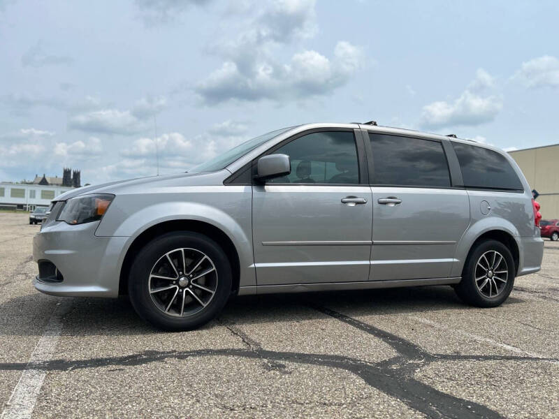 2017 Dodge Grand Caravan for sale at Familia Auto Group LLC in Massillon OH