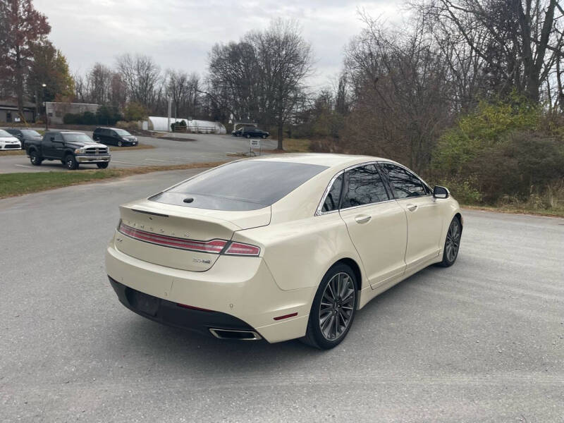 2016 Lincoln MKZ Base photo 7