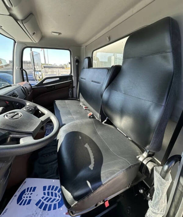 2025 Hino L6