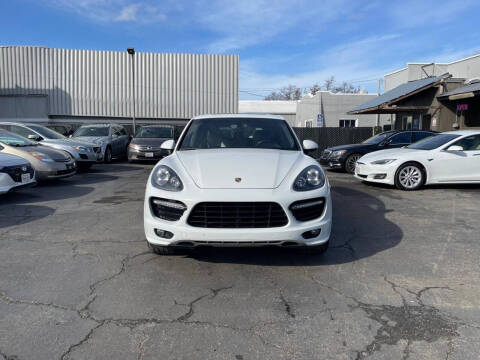 2013 Porsche Cayenne GTS