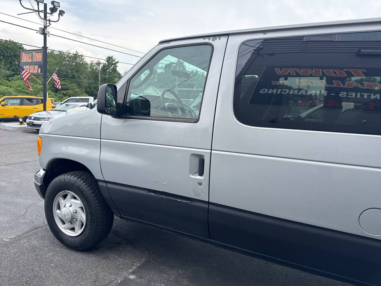 View vehicle photo 4