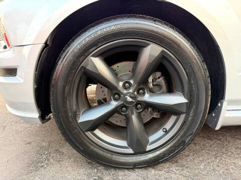 2005 Ford Mustang GT Deluxe