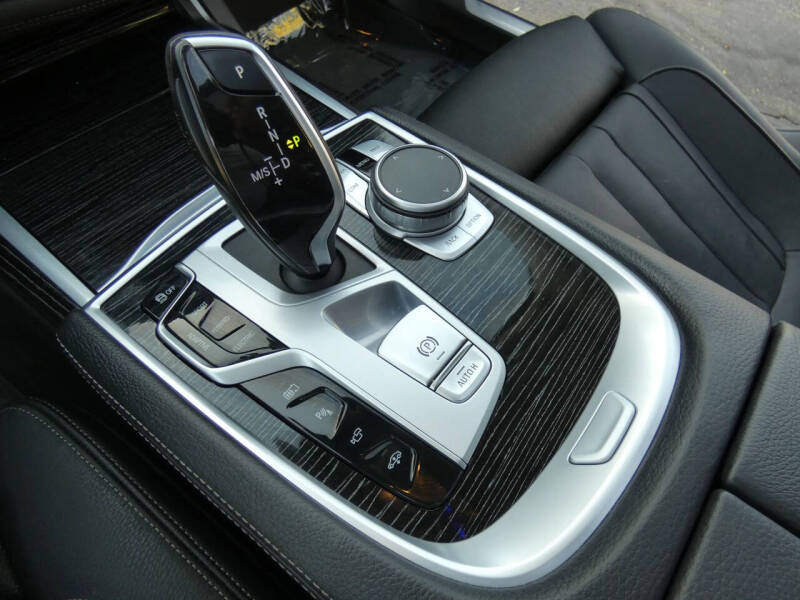 2022 BMW 7 Series 745e xDrive