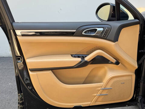 2014 Porsche Cayenne Platinum