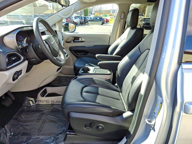 2024 Chrysler Pacifica Touring L