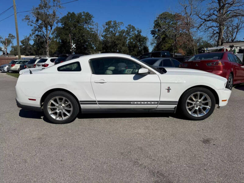 2011 Ford Mustang V6 photo 8