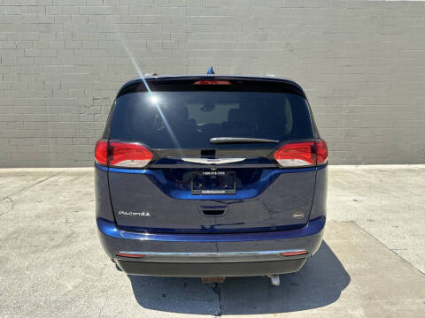 2017 Chrysler Pacifica Touring-L Plus
