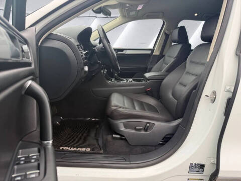 2017 Volkswagen Touareg V6 Sport