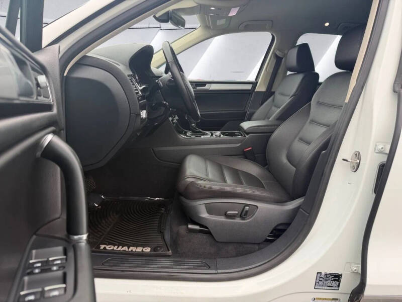 2017 Volkswagen Touareg V6 Sport