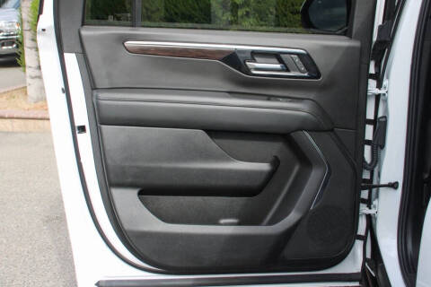 2025 Chevrolet Suburban LS