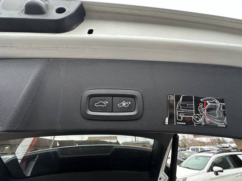 2019 Volvo XC40 T5 Momentum