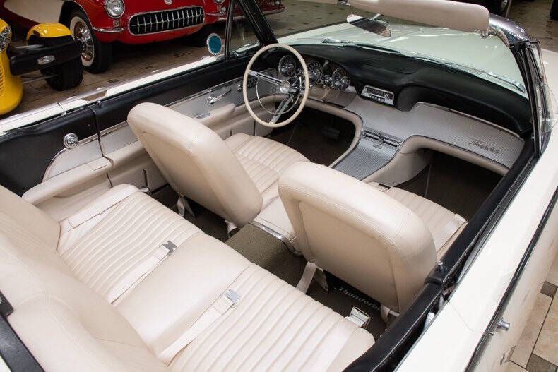 1962 Ford Thunderbird