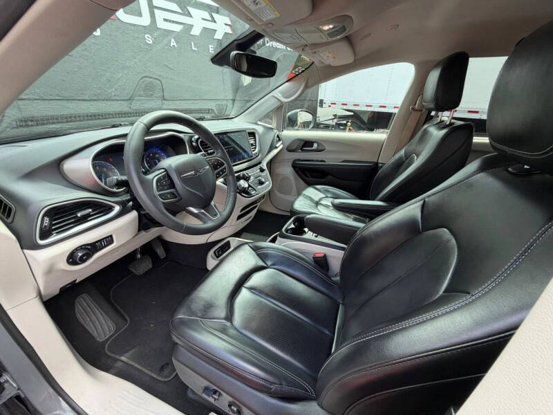 2023 Chrysler Pacifica Touring L