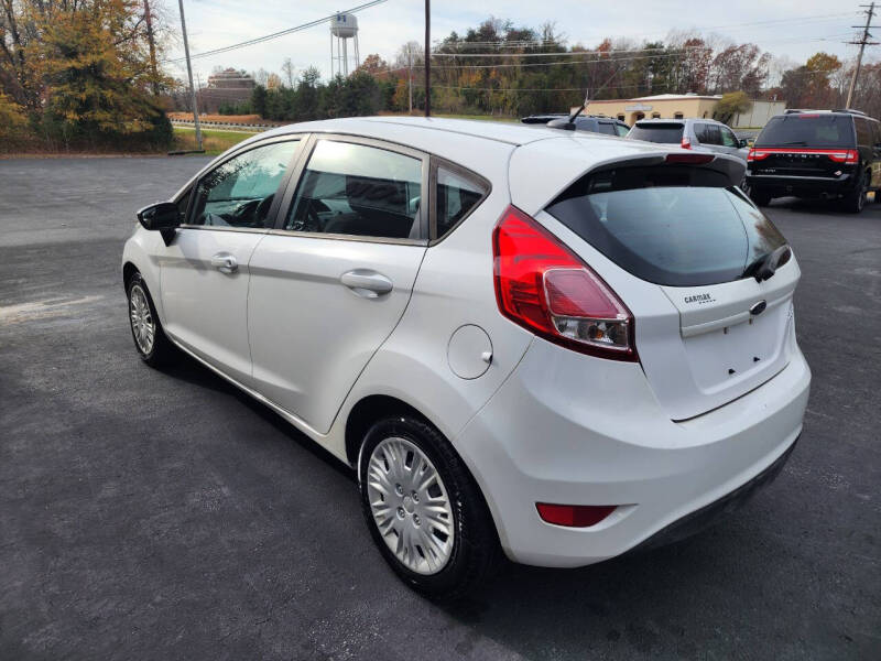 2015 Ford Fiesta S photo 6