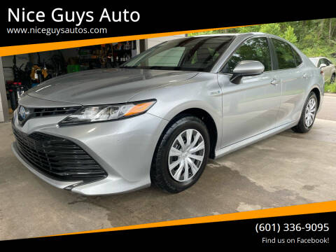 2020 Toyota Camry Hybrid for sale at Nice Guys Auto in Hattiesburg MS