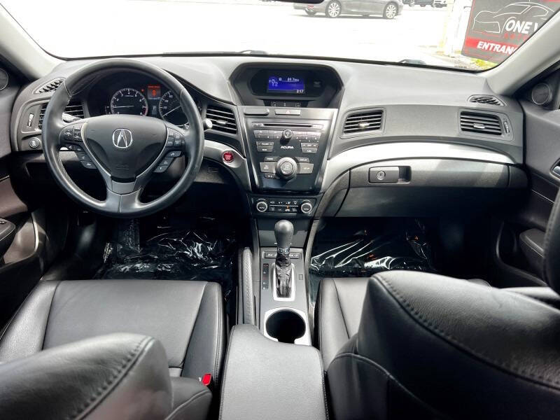 2018 Acura ILX Base photo 17