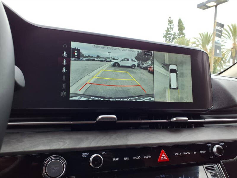 2024 Kia Carnival SX