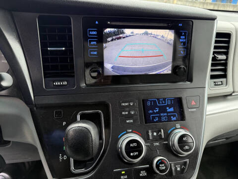 2015 Toyota Sienna LE 7-Passenger