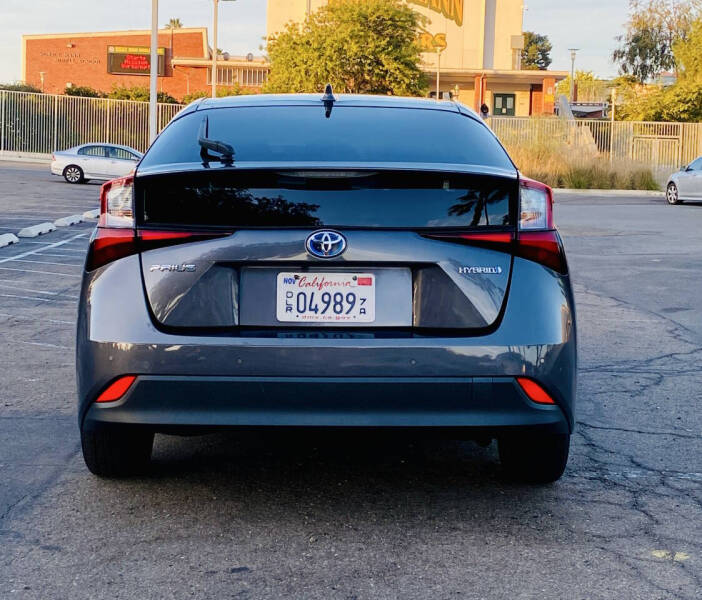 2022 Toyota Prius LE