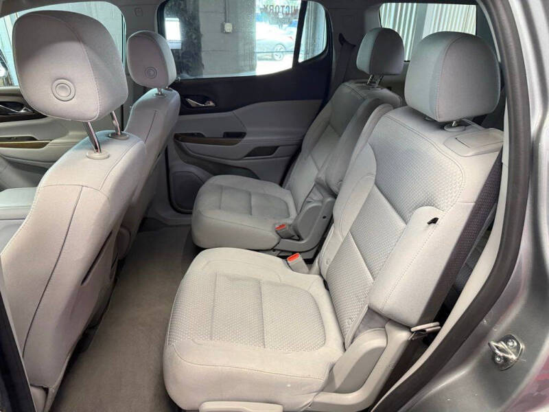 2023 GMC Acadia SLE