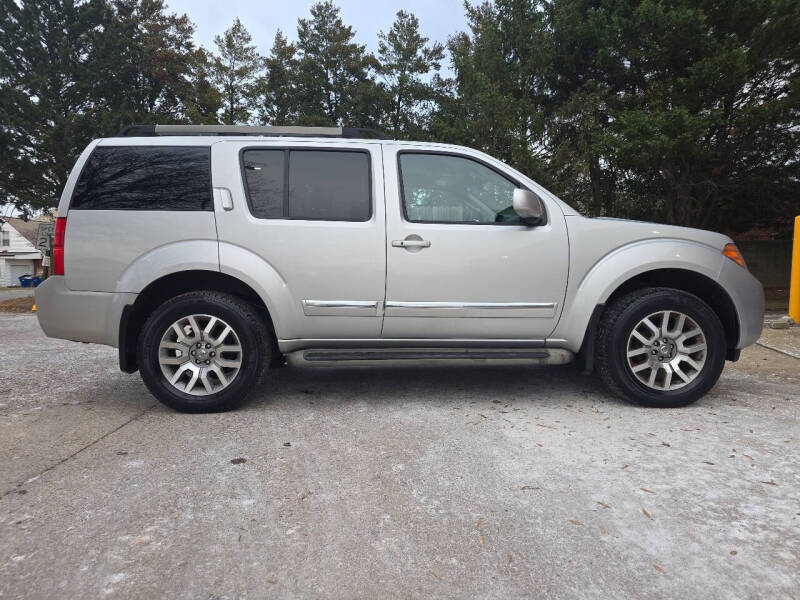 2011 Nissan Pathfinder LE