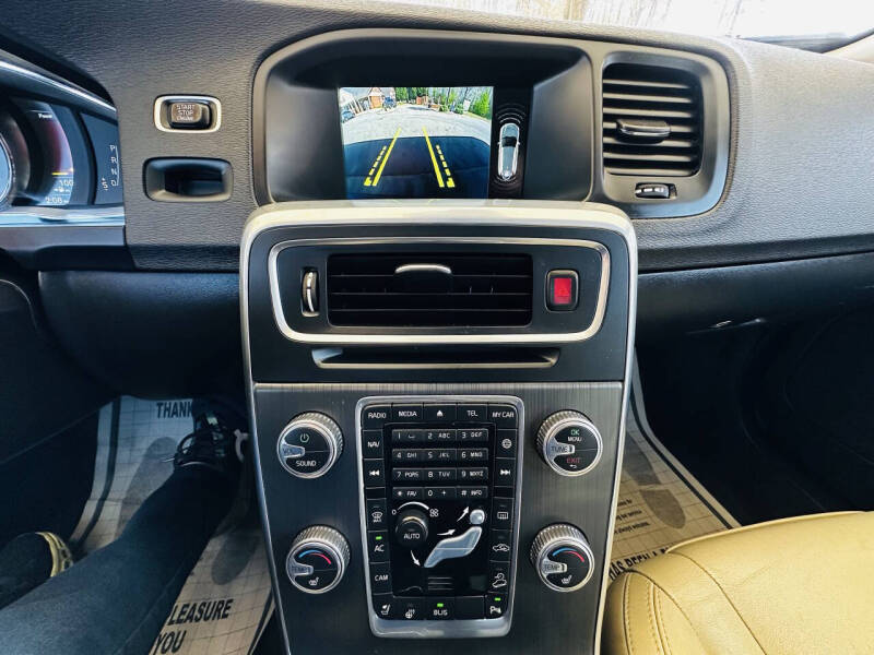 2015 Volvo V60 Cross Country T5