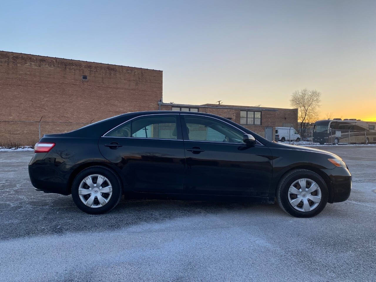 2007 Toyota Camry for sale at Ideal Cars LLC in Skokie, IL