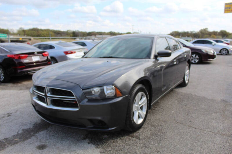 2013 Dodge Charger SE photo 3