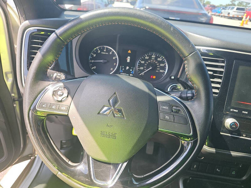 2020 Mitsubishi Outlander LE