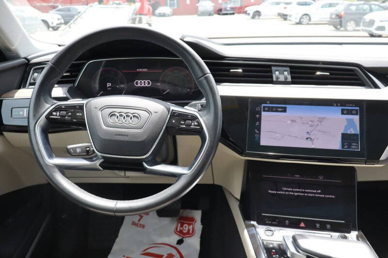 2024 Audi Q8 e-tron quattro Premium Plus