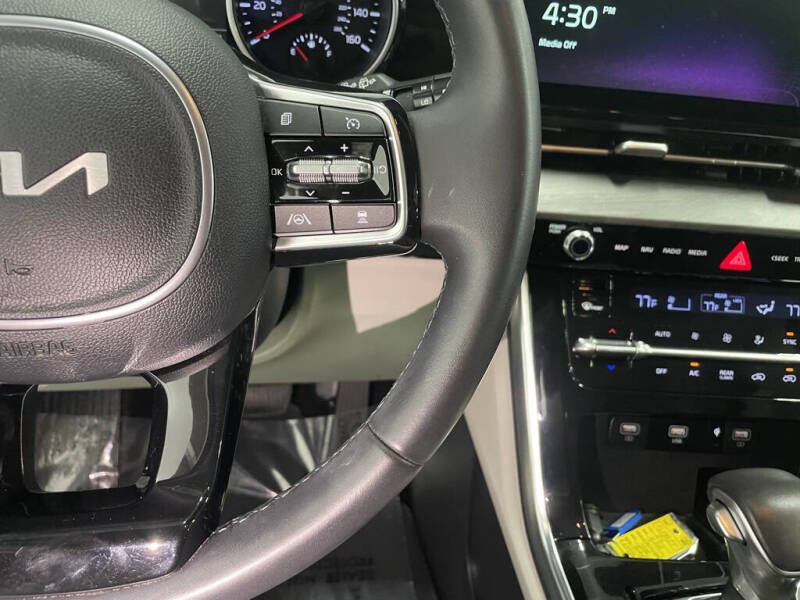 2024 Kia Carnival EX