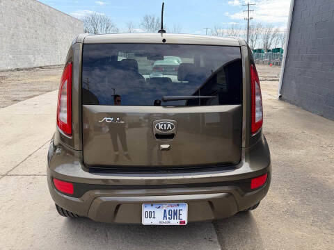 2013 Kia Soul +