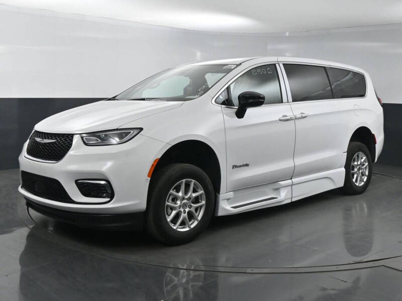 2025 Chrysler Pacifica Select