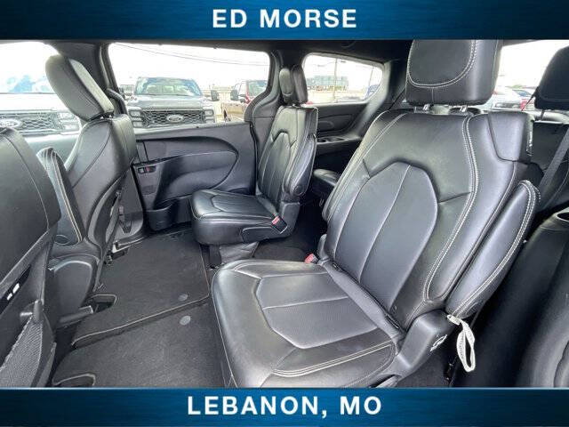 2025 Chrysler Pacifica Select